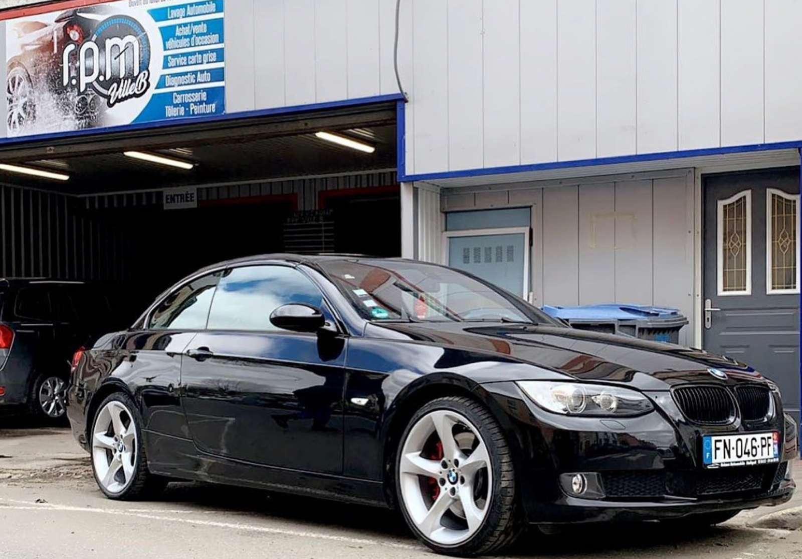 BMW devant l'atelier RPM